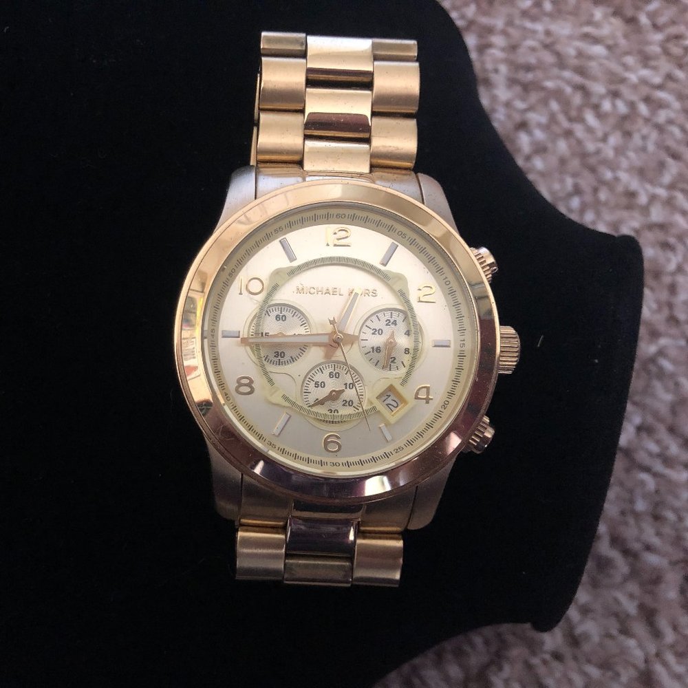 Michael Kors MK 8077 Gold Tone Watch - Picture 3 of 7